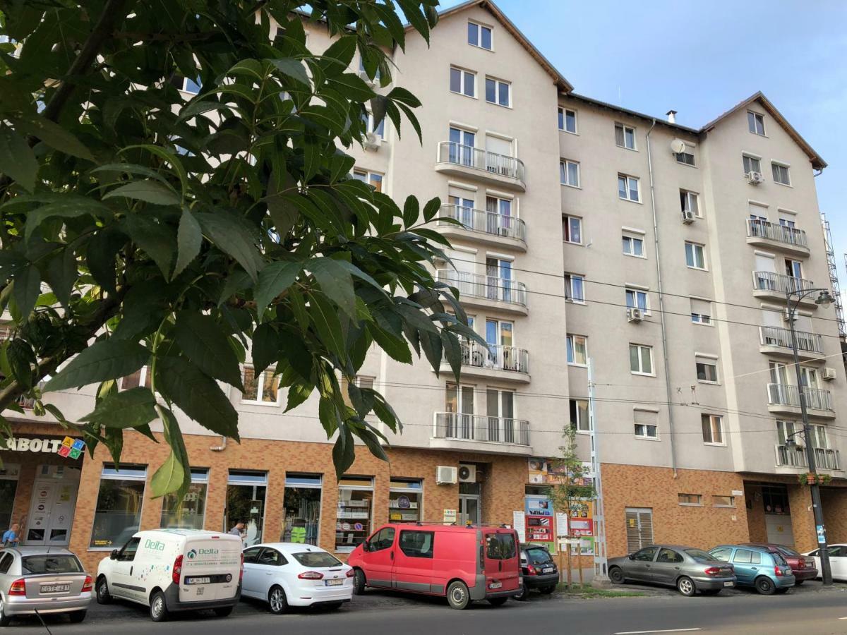 Cozy Apartment In District 8 Budapest Exterior foto